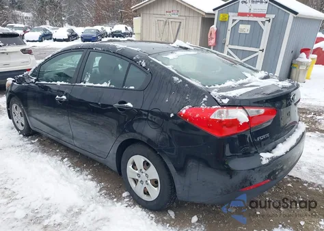 2015 Kia Forte Lx z USA, uszkodzony, nr VIN KNAFK4A6XF5411056